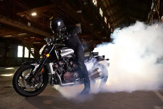 2013 Yamaha VMAX 1700 with ABS in Street, Cruisers & Choppers in Vancouver - Image 6