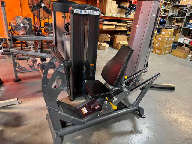 Used True Fitness Fuse XL Leg Press in Exercise Equipment in Mississauga / Peel Region