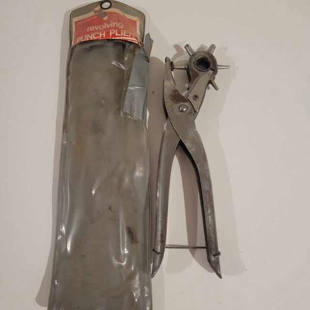 Revolving 6 Hole Leather Punch Pliers  in Hand Tools in Mississauga / Peel Region