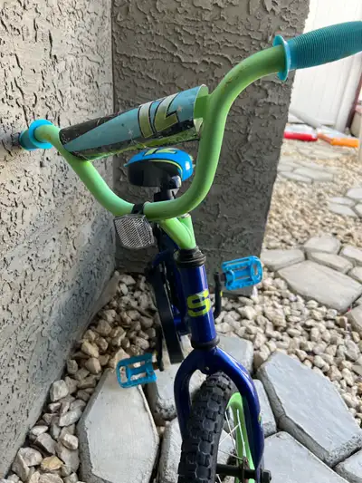 This Supercycle Moon Rider kids' bike is perfect for your little one to learn and have fun! The bike...
