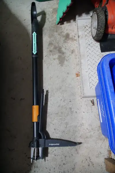 Fiskars Extendable D-handle Stand-up Weeder, View more