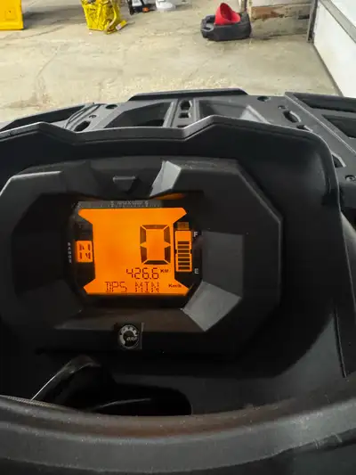 This 2016 Can-Am Outlander 1000 is in excellent condition with only 426.6 km on the odometer, showca...