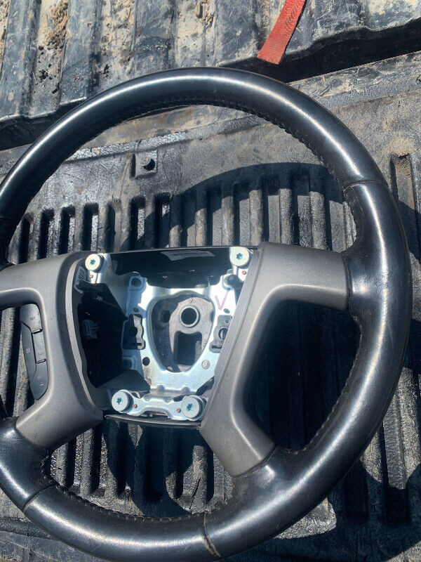 07-13 gmc chev steering wheel in Other in Hamilton - Image 2