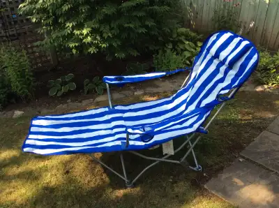 - like new, used once - attached pillow, cup holders, matching carry bag - please supply your name a...