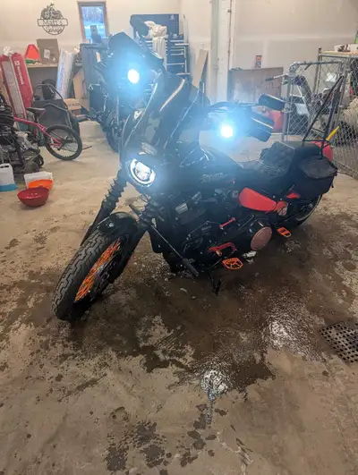 2018 Streetbob 19,000km Rear air ride Stage 2 cams S&S 475 cam and oil pump Thrashin style saddle ba...