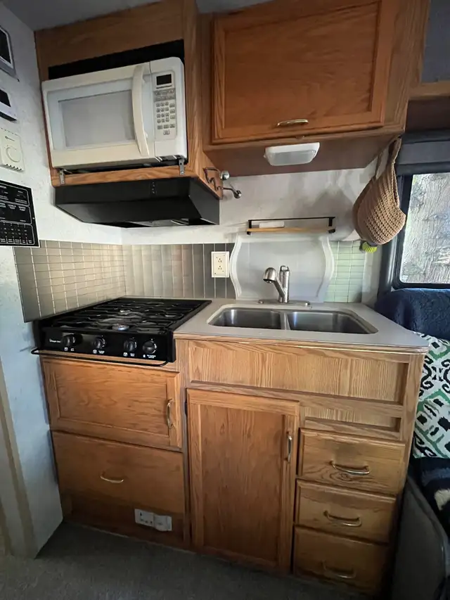 UNIQUE 2003 Volkswagen Winnebago vista 21b – vw chassis, solar in RVs & Motorhomes in Victoria - Image 10