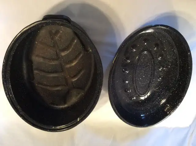 Vintage ENAMELWARE/GRANITEWARE-Various Items-Excellent Condition in Arts & Collectibles in City of Toronto - Image 4