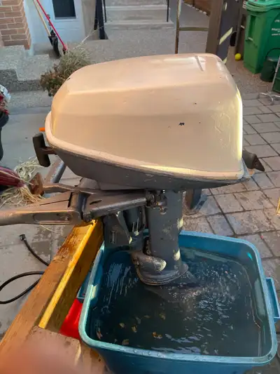 6HP EVINRUDE OUTBOARD RUNS GREAT.GETTING RID OF MY FISHING GEAR NO LONGER NEEDED PRICE IS FIRM CAN P...