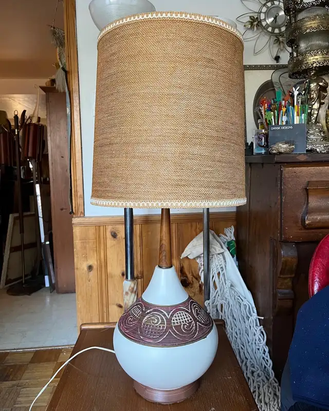Beautiful mcm table lamp 1960 vintage lampe in Indoor Lighting & Fans in City of Montréal - Image 2