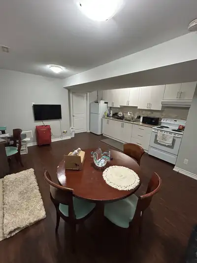 spacious 1 bedroom, 1 bath with onsite laundry. close to TTC and 401