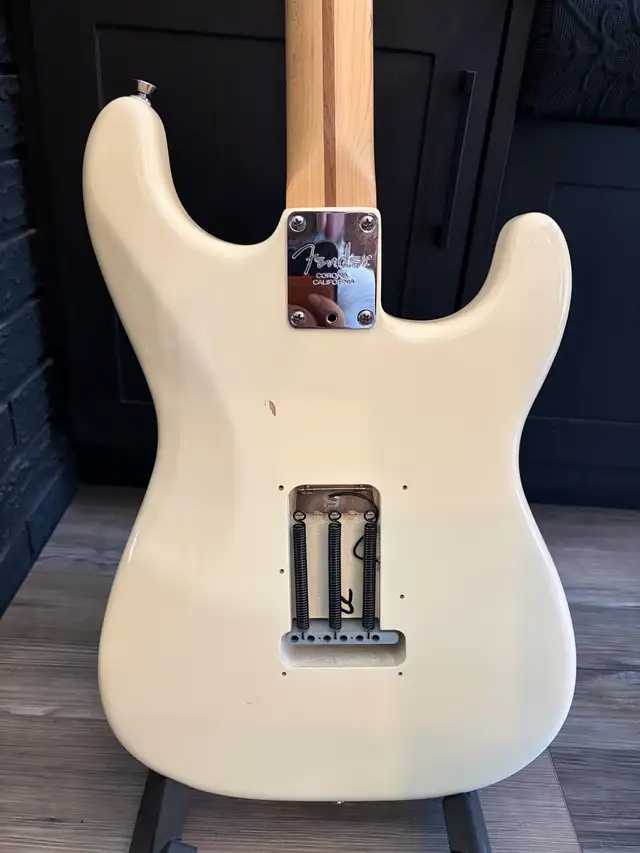 Fender American Standard Stratocaster 2007 Left handed / lefty in Guitars in St. Albert - Image 3