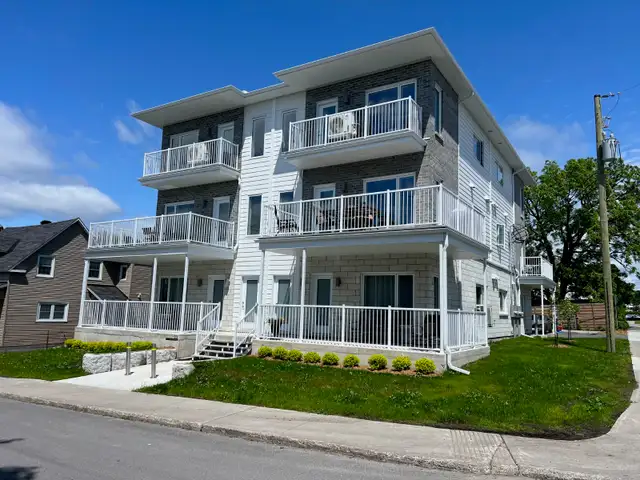 Appartement neuf au centre d’Aylmer avec borne de recharge.
