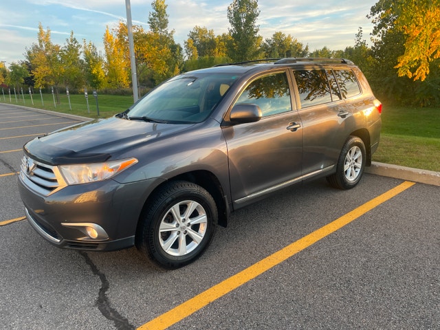 Toyota Highlander V6 AWD 2011