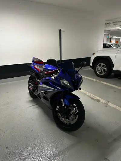 2006 Yamaha R6 Everything freshly tuned up Put $6000+ into parts and labour just recently Sitting co...