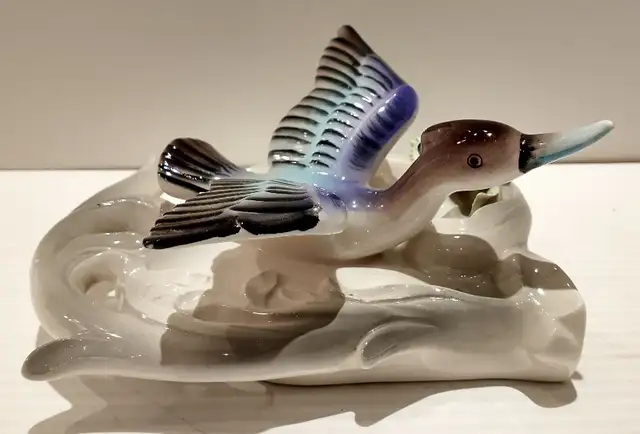 Wall pocket vase flying bird in Arts & Collectibles in Ottawa - Image 6
