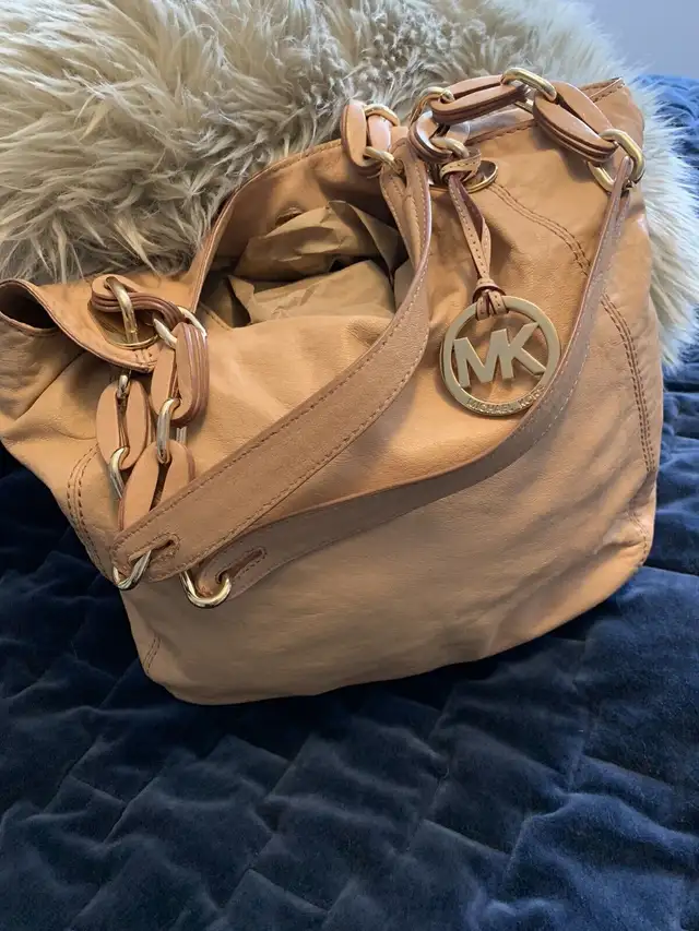 Michael Kors Vintage bag in Women's - Bags & Wallets in Mississauga / Peel Region - Image 2