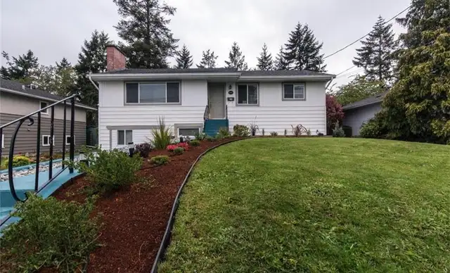 3 beds 1 bath walking to UVic in Room Rentals & Roommates in Victoria - Image 9