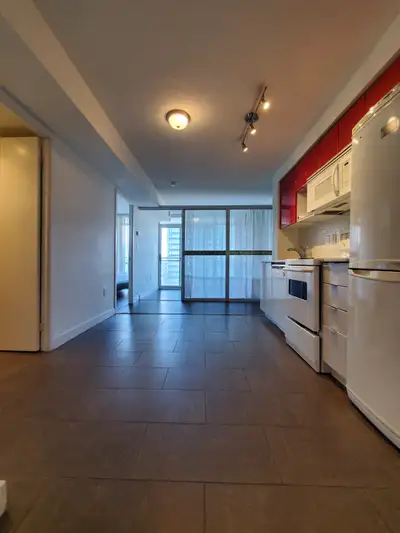 This comfortable condo unit in very beautiful condominium located in cityplace of Toronto_15 Fort Yo...