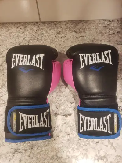 Everlast PowerLock 12 oz. MMA Training Gloves, View more
