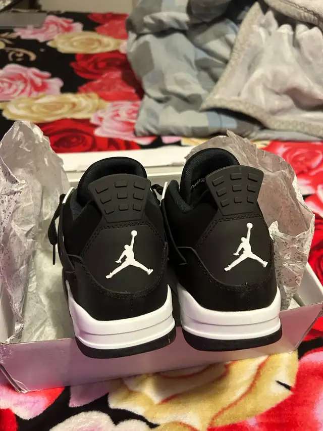 Jordan 4 White Thunders - All sizes in Men's Shoes in Mississauga / Peel Region - Image 6
