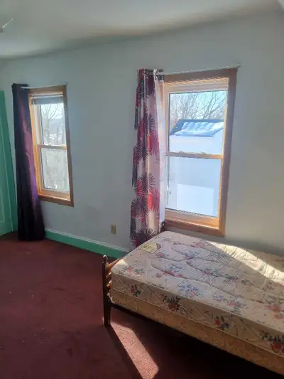 This is a private room available from now .All utilities included. No smoking,drinking is allowed.
