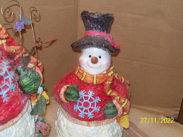 Set de 3 bonhommes de neige pull rouge en pâte de papier in Hobbies & Crafts in Gatineau - Image 4
