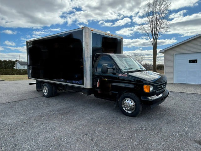 2003 ford E450 cube van  in Cars & Trucks in Ottawa