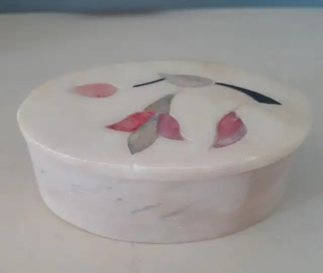 Vintage polished Soap Stone Trinket Ring Box w Mother Of Pearl64744750987777122