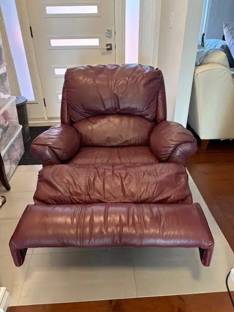 Loveseat and Recliner Chair Set in Couches & Futons in Edmonton - Image 7