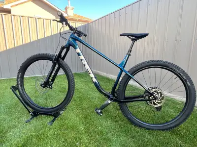 2023 Trek Roscoe 8 Gen 29 Like New Condition Rockshox 35 Gold RL 140 mm GX/NX 1 X 12 Drivetrain Drop...