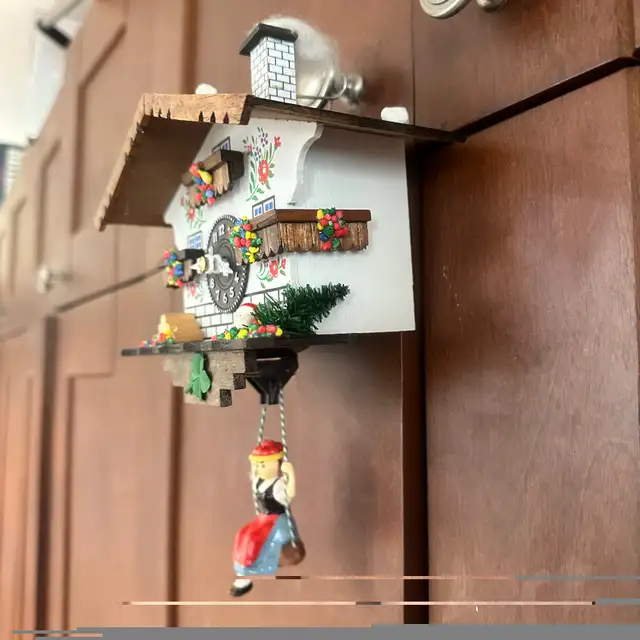 German Chalet swinging girl pendulum clock in Other in Oshawa / Durham Region - Image 10