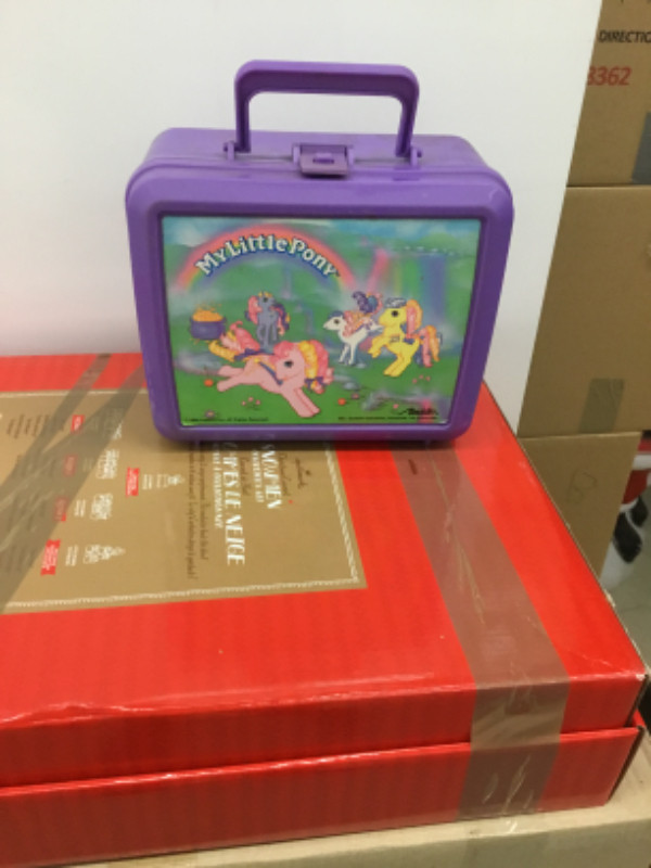 1990  Hasbro My Little Pony Purple Plastic Lunch Box in Arts & Collectibles in Markham / York Region