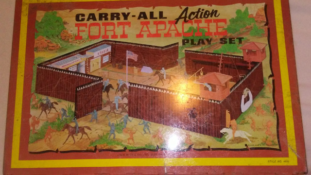 VINTAGE MARX CARRY ALL FORT APACHE PLAYSET in Hobbies & Crafts in London - Image 2