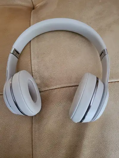 Écouteurs Beats Solo 3 (Originaux) Bluetooth, View more