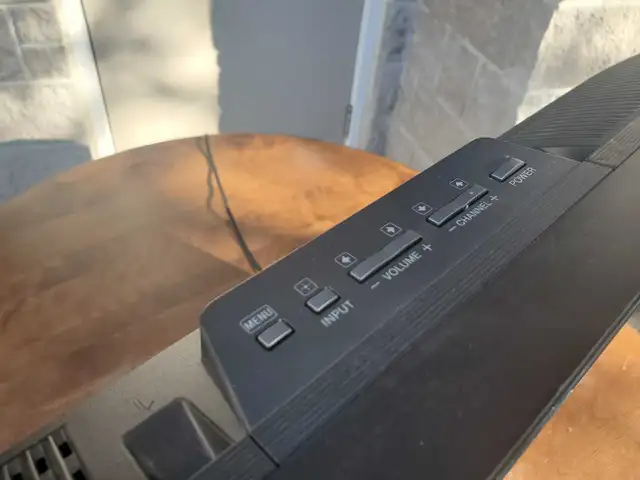 Sony 26 inch color TV model KDL-26M400 in TVs in Ottawa - Image 5