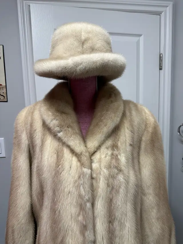 Beautiful Lavender Mink Fur Coat in Women's - Tops & Outerwear in Strathcona County - Image 3
