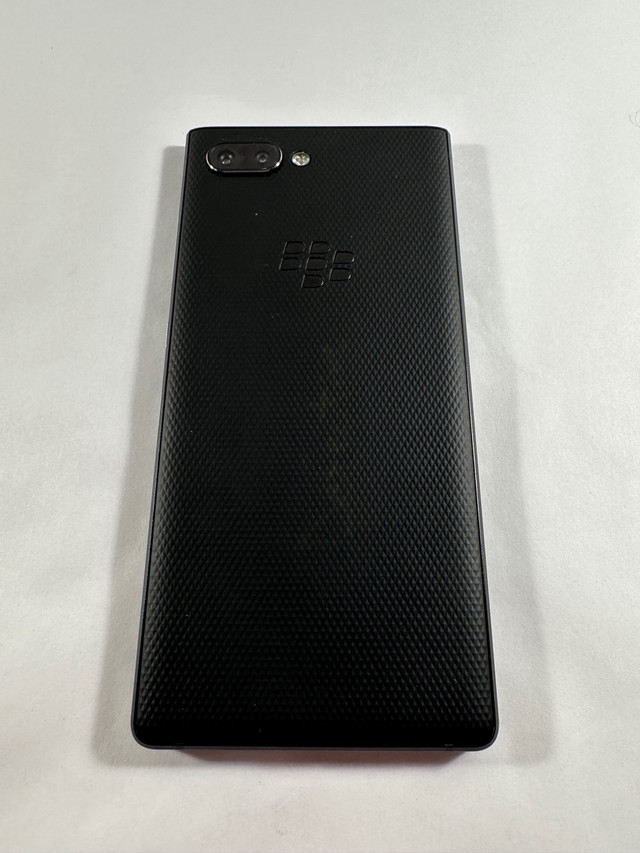BlackBerry Key2 in Cell Phones in Oshawa / Durham Region - Image 2