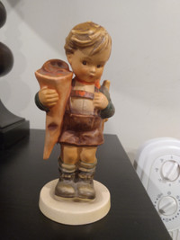 Hummel figurine ( School boy with offering )