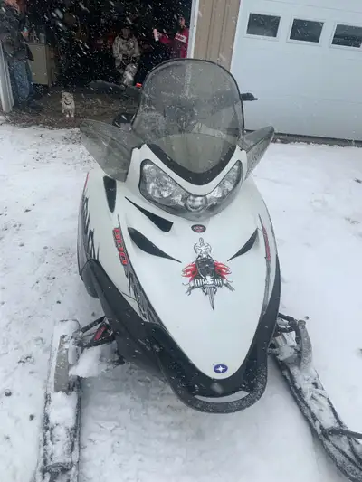 2 snowmobiles and enclosed trailer 2001 mxz skidoo n Polaris 2009 800 dragon both turn key n ready t...