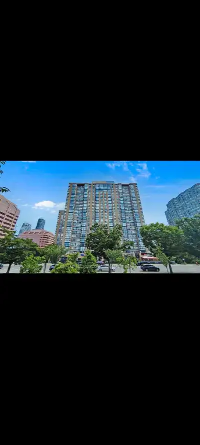 Private Room for rent in a condo in Square One Mississauga