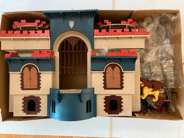 Vintage Mega Bloks LEGEND LION S KINGDOM Play Set Ritvik 1994