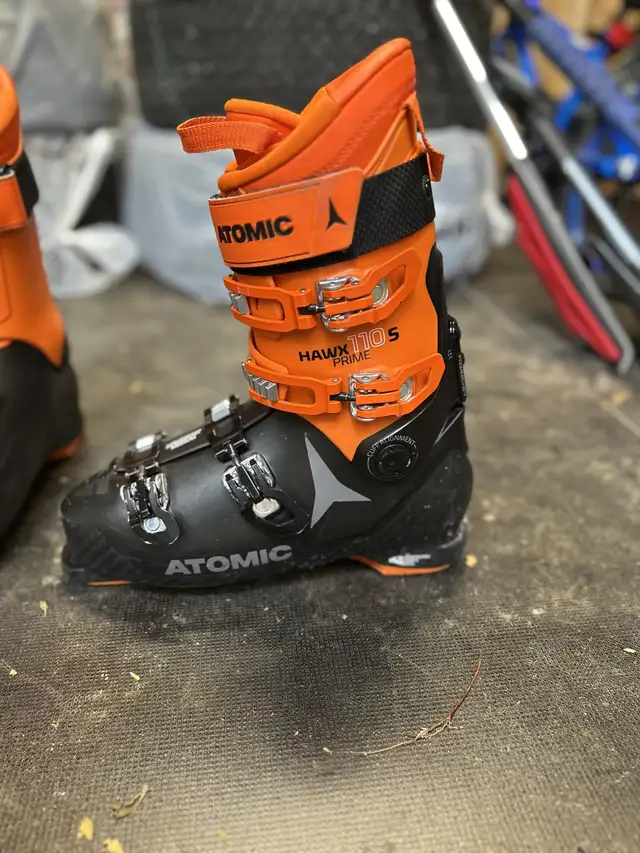 Atomic Hawk 110S ski boots64363357347203120