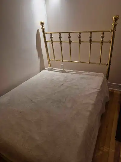 lit double et matelas et metal 438-435-4547, View more