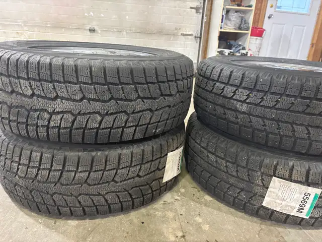 4 Pneus d’hiver Toyo 245-65R17 in Tires & Rims in Longueuil / South Shore - Image 2