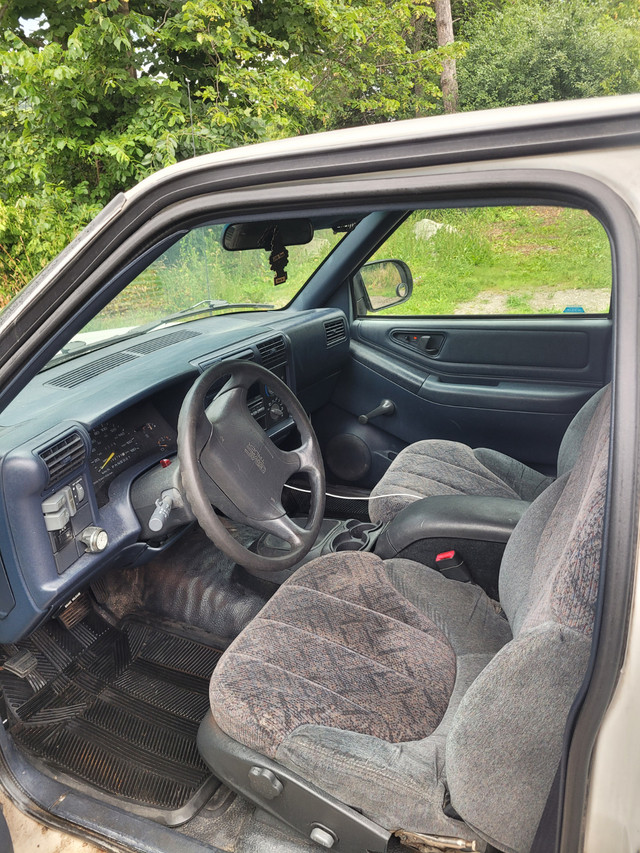 1997 GMC Sonoma *For Sale* in Cars & Trucks in Ottawa - Image 4
