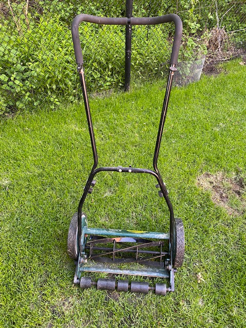 Yardworks 16 inches Reel Lawn Mower in Lawnmowers & Leaf Blowers in Mississauga / Peel Region - Image 3