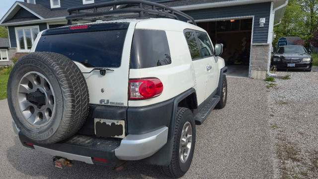 2011 Toyota FJ Cruiser  in Cars & Trucks in Barrie - Image 4