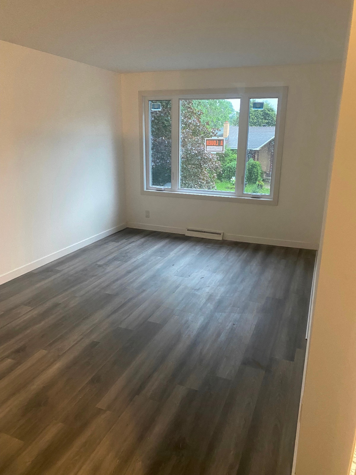 Grand 51/2 A louer à Pierrefonds 12449 Rue Saint Louis $2200 — photo 2