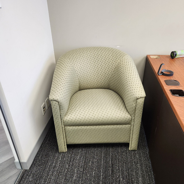 Used Office Furniture in Multi-item in Markham / York Region - Image 3