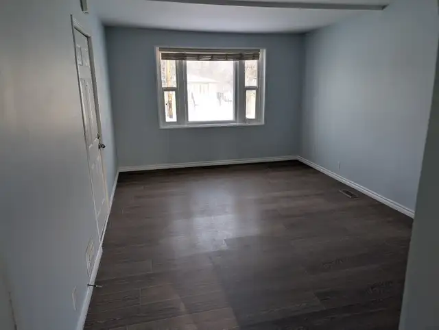 2 bedroom apartment. Available ( DECEMBER 1 )